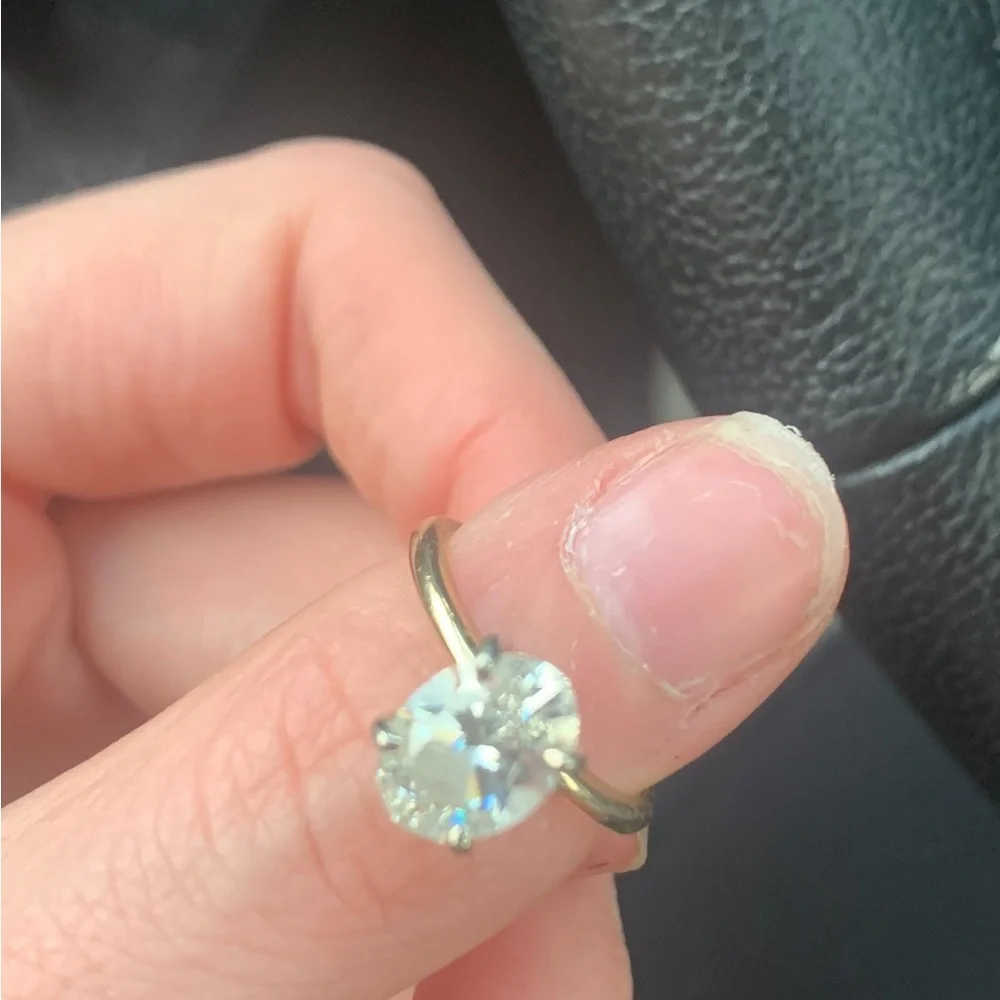 Engagement ring - Picture 5 of 5